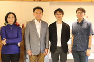 左から　橋田教授　戸張さん　有馬さん　勝山さん