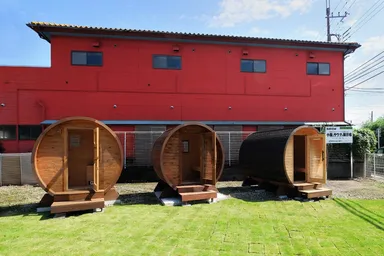 BURROW展示場(赤い建物が目印)