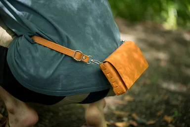 《使い方自由自在》ウエストポシェット