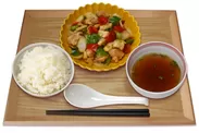 鶏肉と野菜のサイコロ炒め定食