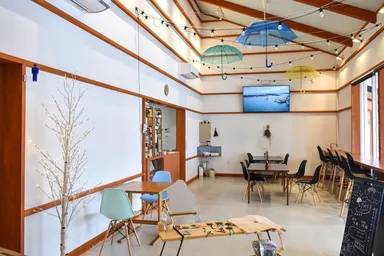 カフェアマヤドリ_店内