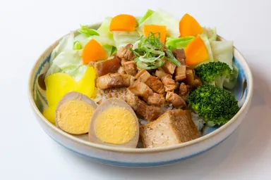 ＜良得小吃店＞魯肉飯（ルーローハン）