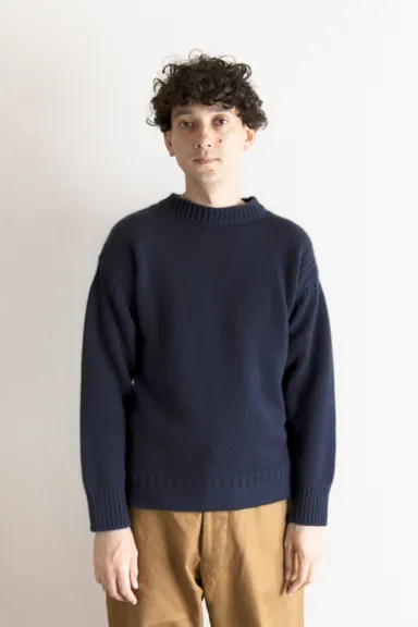 モデル着用男性(ネイビー)