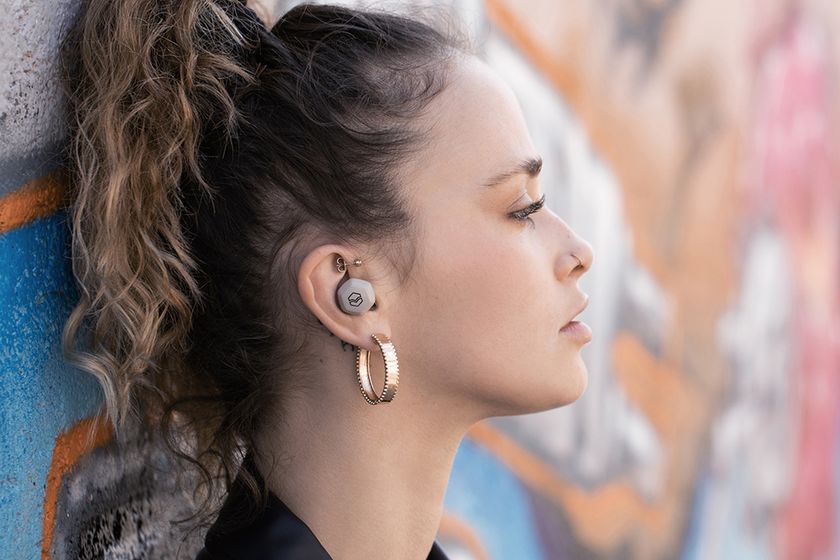 高音質サウンドとスタイリッシュなデザインで音楽を楽しめる V-MODA初