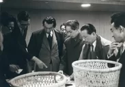 「グッドデザインコーナー」のための選定会風景　1955年頃