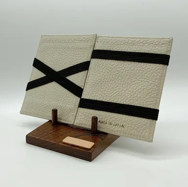 アッと驚くお札の収納　新感覚の次世代ウォレット