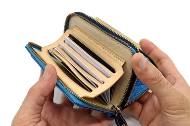 カードが分かれて出し入れラクラク