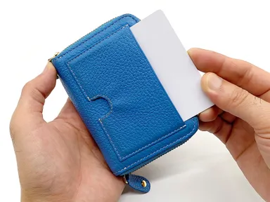 外面に1枚のカードポケット