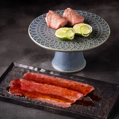 薄切りタレたん＋極上の厚切り黒タン青柚子と共に