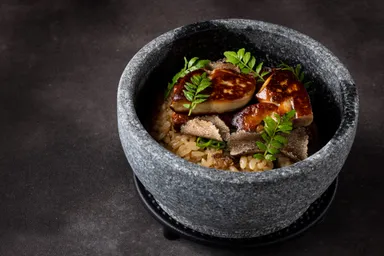 鰻とフォアグラの石焼ビビンバ