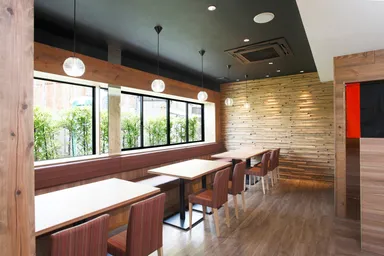 麺's 岐阜清本店　テーブル席