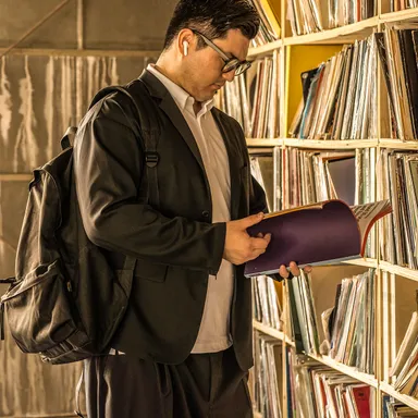 仕事の合間に本屋で資料集め