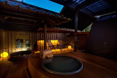 特別室「源泉かけ流し水風呂と源泉露天風呂」