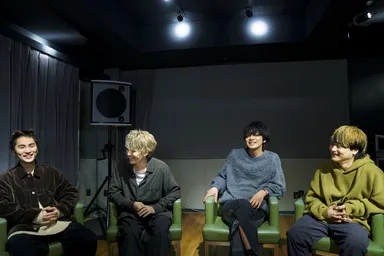 インタビューに答えるDISH//