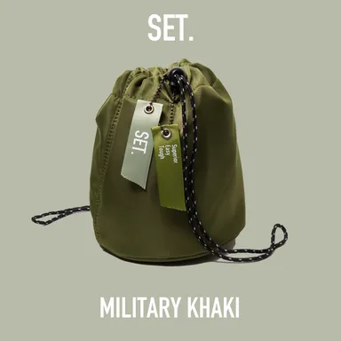 ミリタリーカーキ