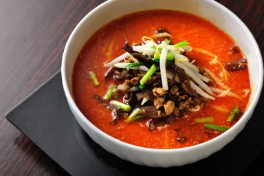 熱海で生まれた担々麺 魚出汁　950円