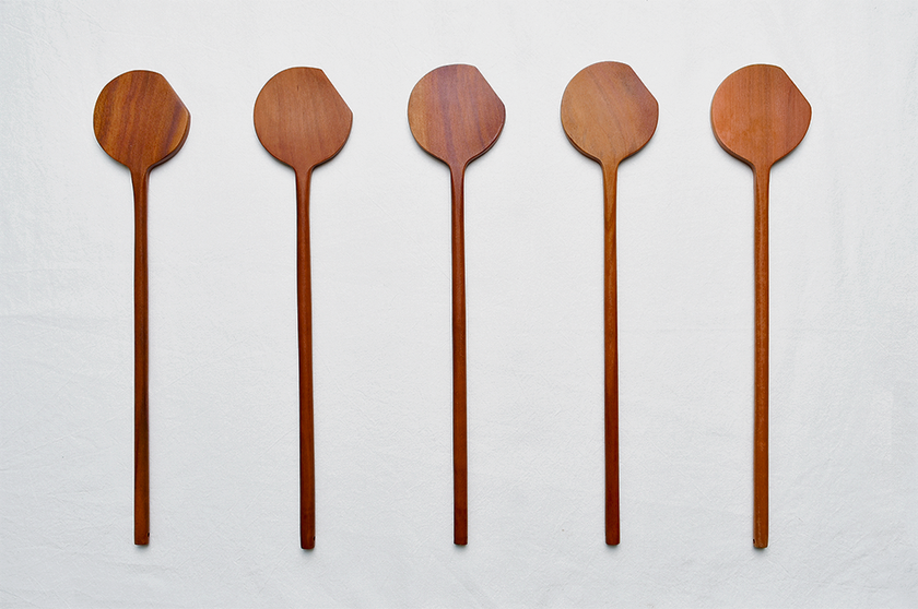 大人気「暮らし系」YouTuberが提案する、
暮らしを楽しくする道具たち。
新商品の木べら「kuki」が2021年11月4日21時発売。