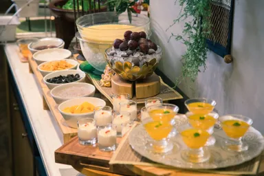 マンゴライチのスイーツビュッフェ