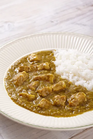 ころころ角切りポークとほうれん草のカレー