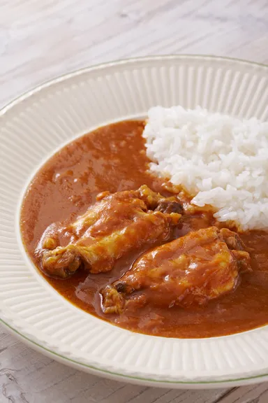 とろとろ骨付きチキンとトマトのカレー
