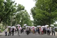 総勢50名の市民が代々木公園に