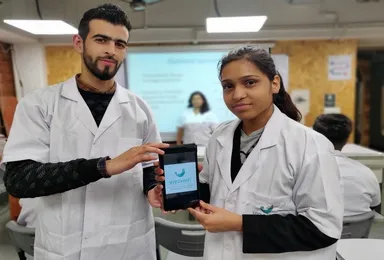 同社の医療従事者育成プログラムにおけるデジタル／オフライン・ハイブリッド型授業の様子2