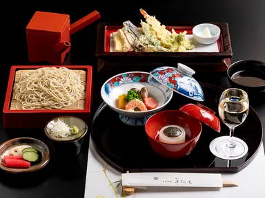 地元飲食店と連携した夕食プランのそば御膳