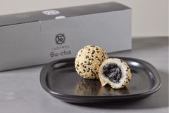 ごま団子専門店Gu-cha(グーチャ)の「ごま団子」