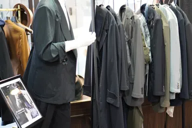 カジュアルセットアップのニューライン、アルメニータ