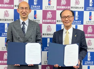 左：工学院附属中高校 中野 由章校長　右：東京薬科大学 平塚 明学長