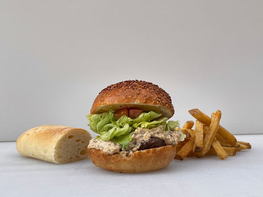 “とびばこパン”が見すえる地域自治のカタチ　
「あしたのパン(冷凍)」の提供＆
テイクアウトショップ「パンで」をオープン