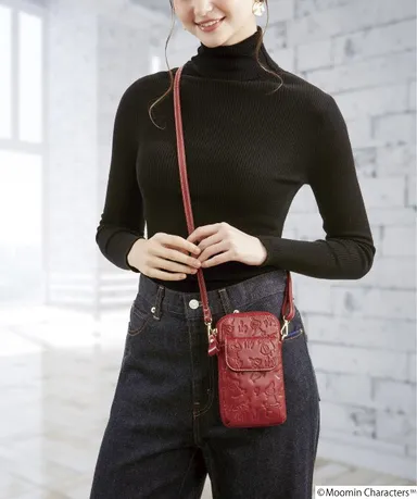 ムーミンリトルミイポシェット　モデル画像