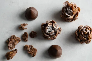 松ぼっくりもご自身でお作りいただけます