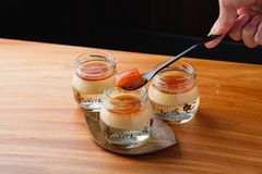 白川郷のきれいな水を使用した透明なプリン“水ぷりん”