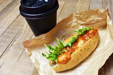 エビチリドッグとコーヒー