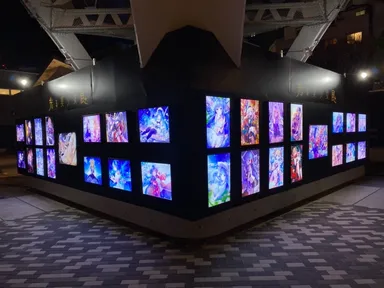 昨年、新名古屋テレビ塔下で開催した「光る美少女展」