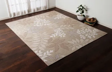 売れ筋商品：エジプト綿カーペット「フォレスト」。お部屋を選ばないデザインで、各年代層に人気。