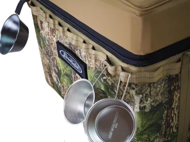 3辺に施された便利なギアループ付き