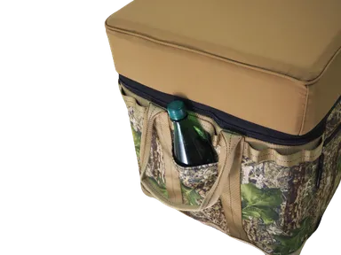 横ポケットには500mlペットボトルもすっぽり