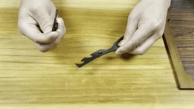 ハサミ以外のナイフや缶切り、栓抜きなどで使用する場合はハサミを分解して使用します。分解できるのでお手入れも簡単です