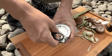 蓋開け プルトップを開ける