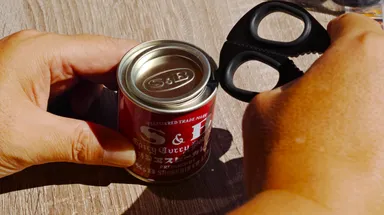 蓋開け カレー粉の蓋を開ける