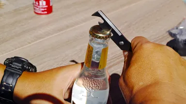 栓抜き ビールやコーラなどの栓を開ける