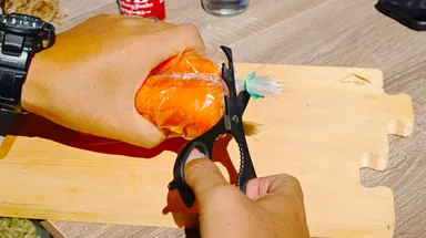 ハサミ　袋や紙を切る