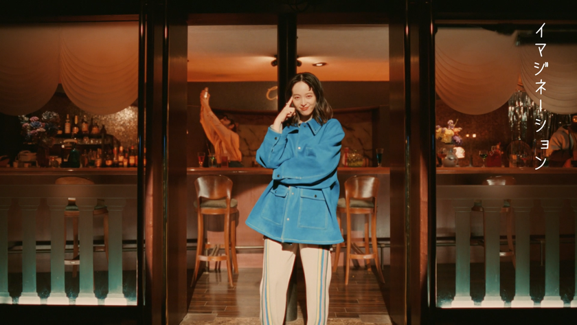 清野菜名が最新トレンドコーデで登場！
音に合わせ、歩き、踊る「ランウェイ風」動画。
Rakuten Fashion 「空想ランウェイ」篇公開。