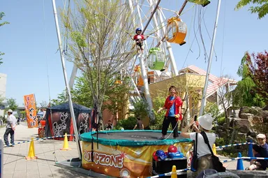 バンジートランポリン