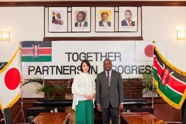 ワングェ臨時代理大使との記念撮影