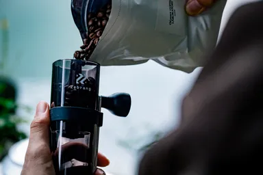 ハンドコーヒーミル(使用風景)