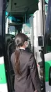 サーマルカメラで健康状態を確認して観光バスに乗車 (2)