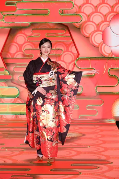 優勝者　松尾 綺子さんの着物審査